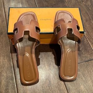 Brand new size 7 sandals